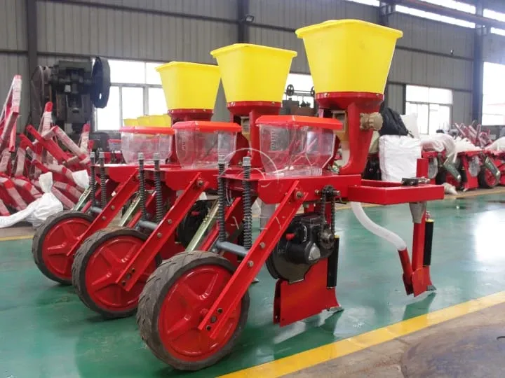 Máquina sembradora de maíz en Kenia